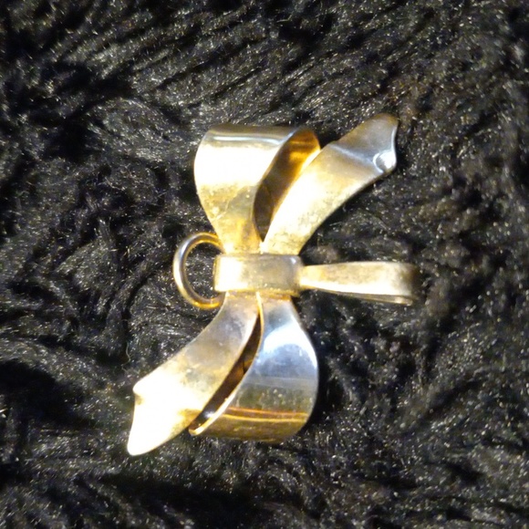 Q-20  brooche lot has 5 ribbon and bows brooches - Picture 6 of 9